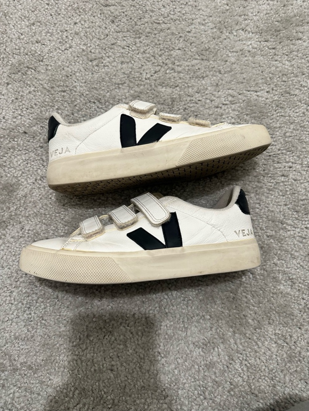 Veja Recife Leather White/Black Shoe Size 5 (FLAW/WEAR) - Picture 2 of 8